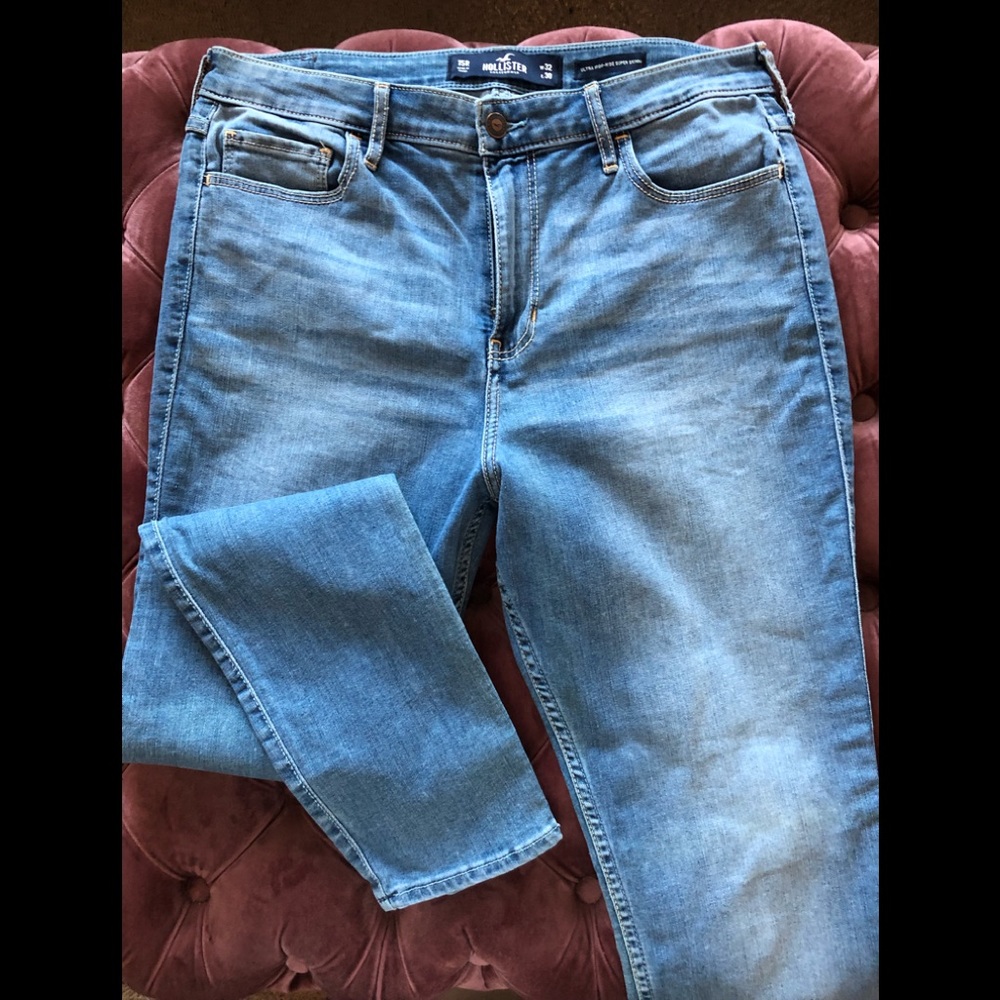 Hollister Ultra High Rise Jean